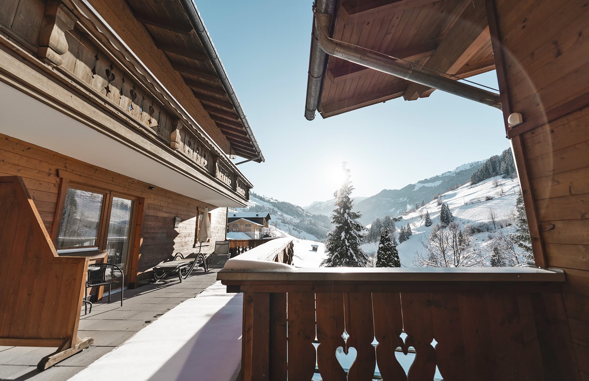 Blick von der Sonnenterrasse auf die herrliche Winterlandschaft rund um das Hotel Fichtenhof in Großarl